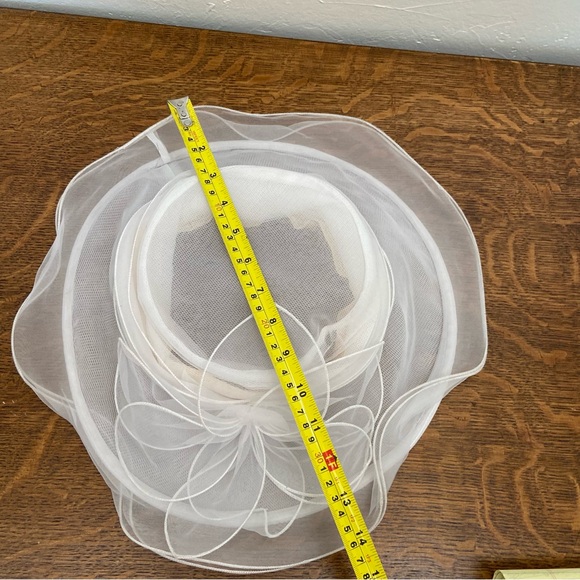 VINTAGE BETMAR NEW YORK TULLE SHEER DERBY FANCY SUN WOMENS WHITE RESORT HAT - Picture 9 of 16